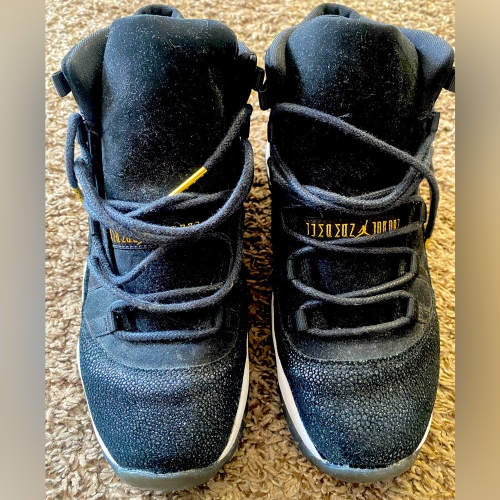 Big Kids Jordans size 6.